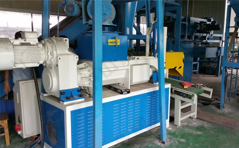 湖南聚氨酯泡沫壓實(shí)機(jī)應(yīng)用生產(chǎn)線2